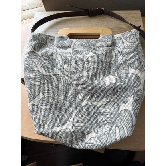 Tropical Leaf Print Canvas Handbag with Bamboo Handles and Adjustable Strap - Picture 5 of 10